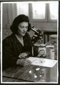 Ursula Levi in den 50er Jahren  die erste kologin Chiles, Copyright: ZDF/Angelika Levi